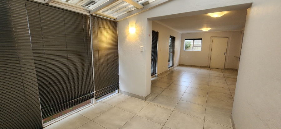 To Let 4 Bedroom Property for Rent in Bloubergrant Western Cape